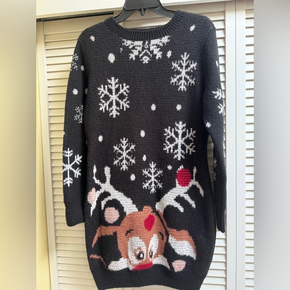 SHEIN Black and White Crew Neck Sweater with Festive Design Holiday reindeer